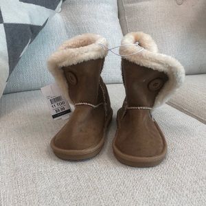 Brand new tan with fur toddler boots